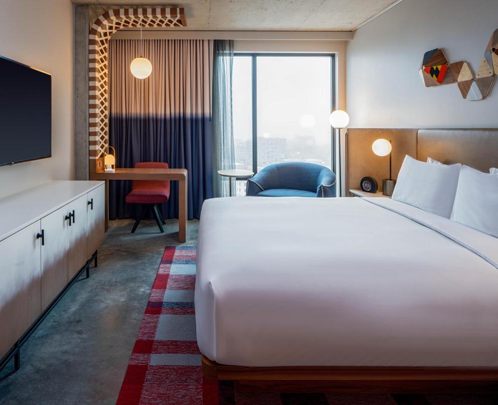 King Room with City View interior